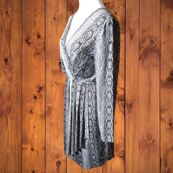 Slate & Willow Women's Size 6 Long Sleeve Faux Python Wrap Style V-Neck Dress - Picture 5 of 6